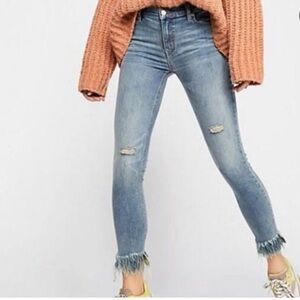Free People Great Heights Distressed Frayed Raw Hem Jeans Size 26/2
